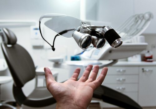 Endodoncja mikroskopowa – nowoczesne leczenie kanałowe